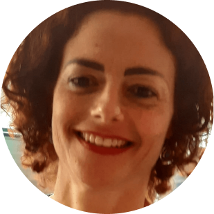 Foto de rosto da Débora Najberg.